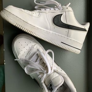 NIKE Air Force Low White/ Black Men’s 7 Women’s 9